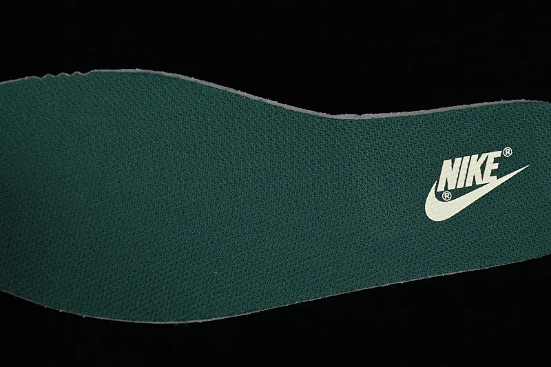 All categories Nk SB Dunk series Nk SB Dunk Low low-top sneakers C version Nk Dunk Low "Gorge Green" retro white and green SB low-top sports and leisure sneakers DD1503-300